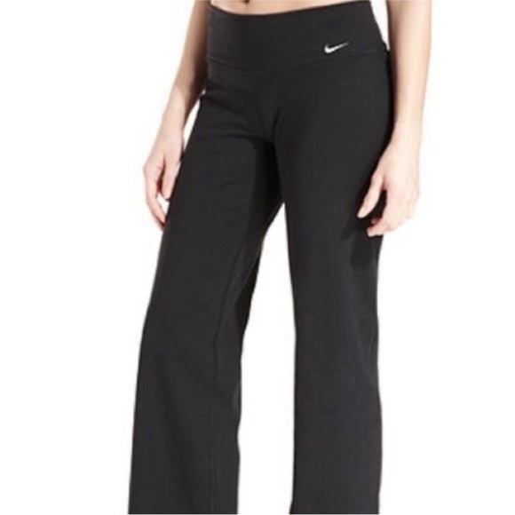 Nike Crop Flare Workout Yoga Athleisure Pants Small XS Black - Picture 1 of 8
